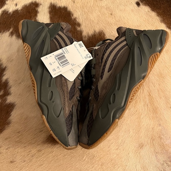 Adidas Yeezy Boost 700 V2 ‘Geode’ 🪨 - Picture 10 of 10